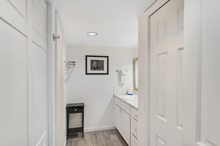 Others 4, Blackstone By Lespri Management, Summit
