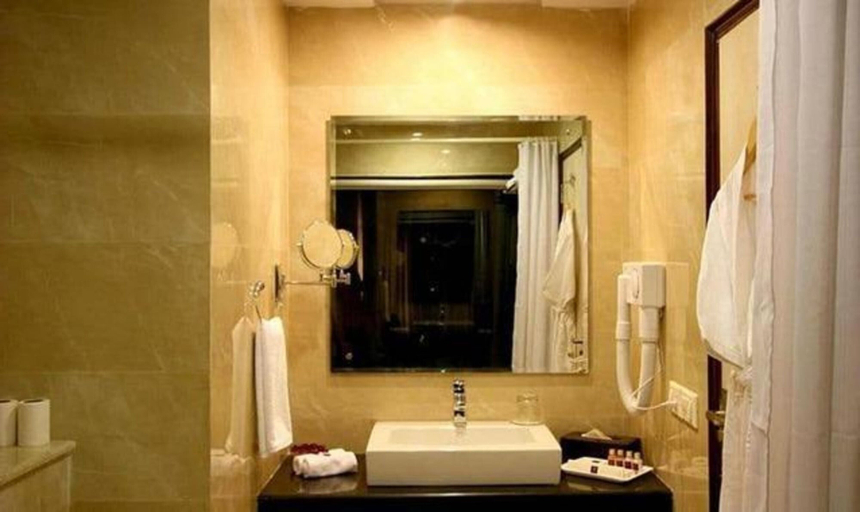 Bathroom, Fabhotel Prime B City Mark, Gurgaon