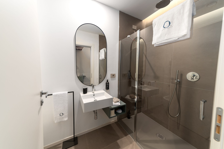 Bathroom 5, Open Hotel, Rimini