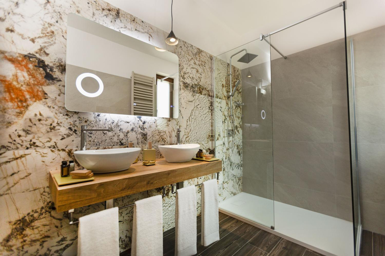 Bathroom 4, Donna Vi Hotel, Palermo