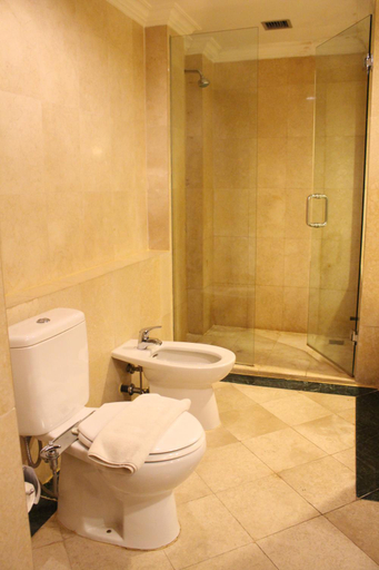 Bathroom 2, Swiss-Belhotel Tarakan, Tarakan