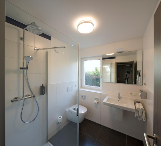 Bathroom 5, ANA Suites Karlsruhe, Trademark Collection by Wyndham, Karlsruhe