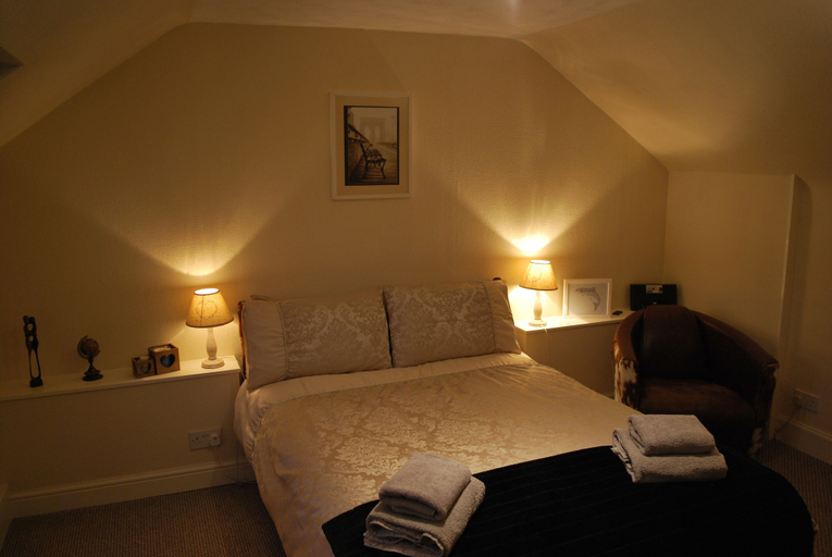 Others 4, Doric House, Highland