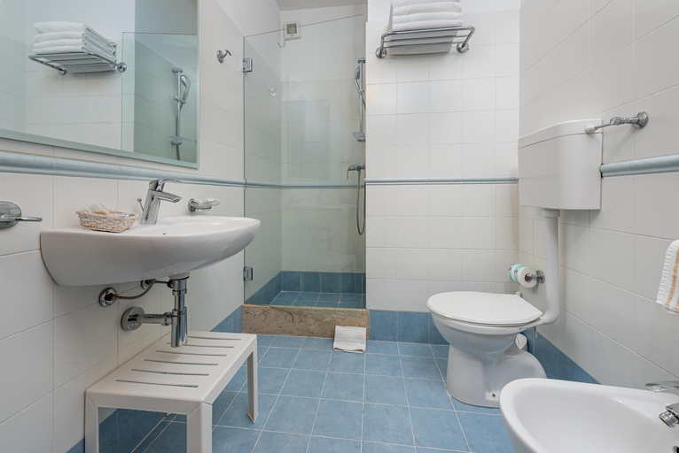 Bathroom 3, Hotel Al Paradise, Trapani