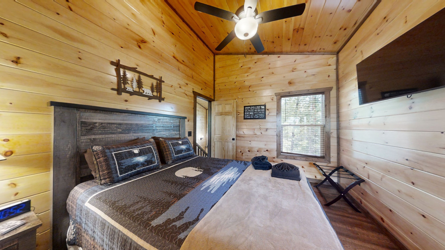 Bedroom 3, Bearly Dippin, Sevier