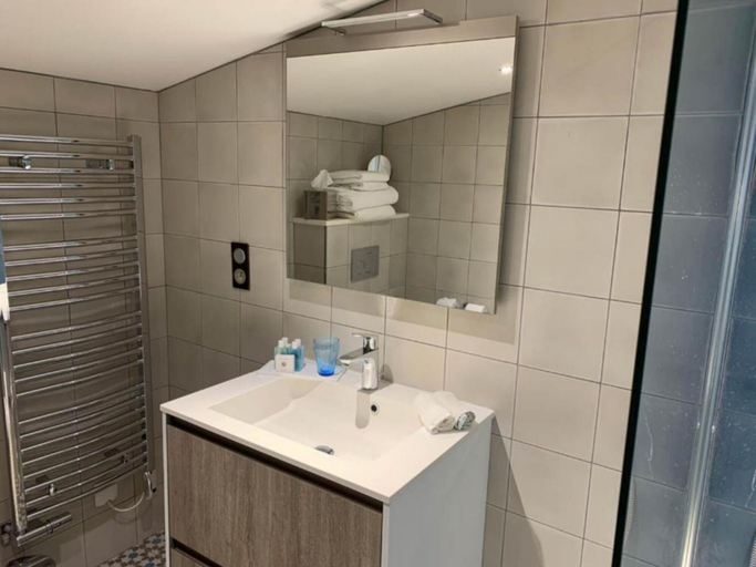 Bathroom 5, Villa D'Eaux, Calvados