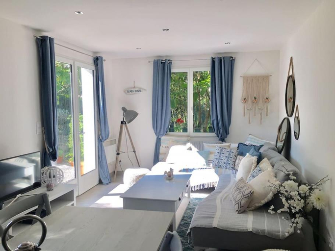 Bedroom 3, Cap d'Antibes 50m from the beach 3 bedrooms/Pool, Alpes-Maritimes