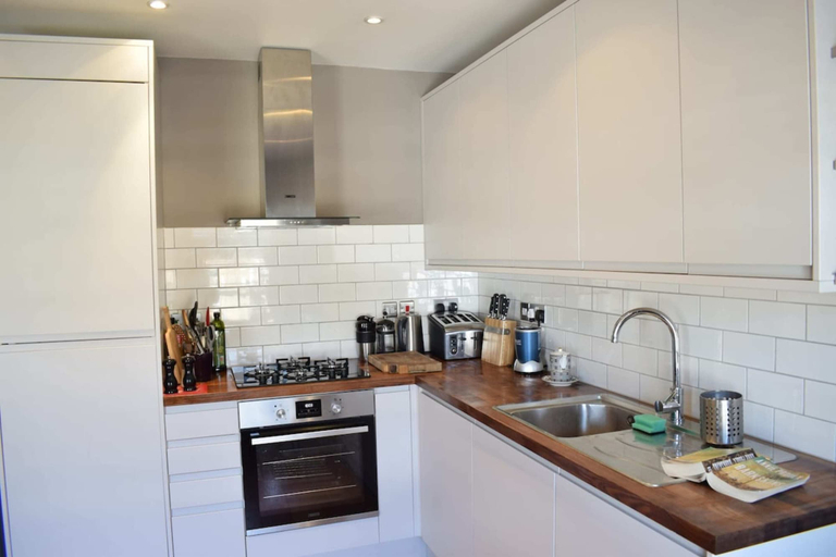 Others 4, Contemporary 2BD Flat 4 Mins to Finsbury Park!, London