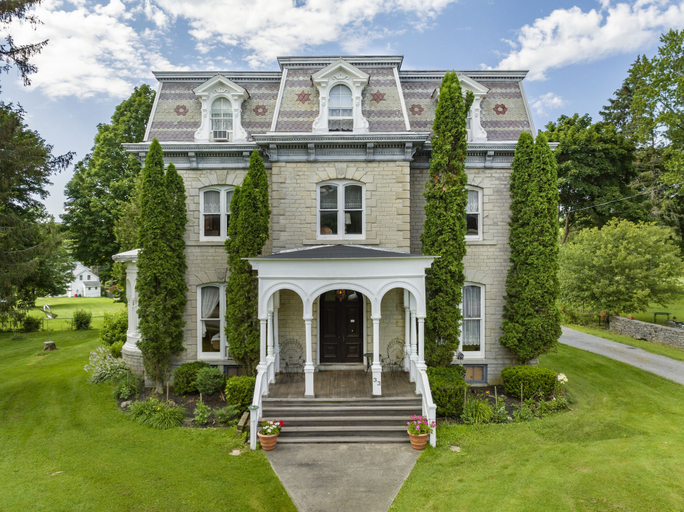 Exterior & Views