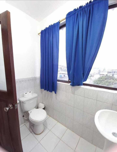Bathroom, Montañita, Santa Elena