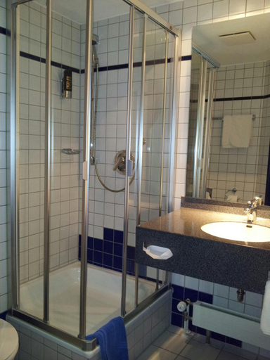 Bathroom 2, Hotel Alber, Esslingen