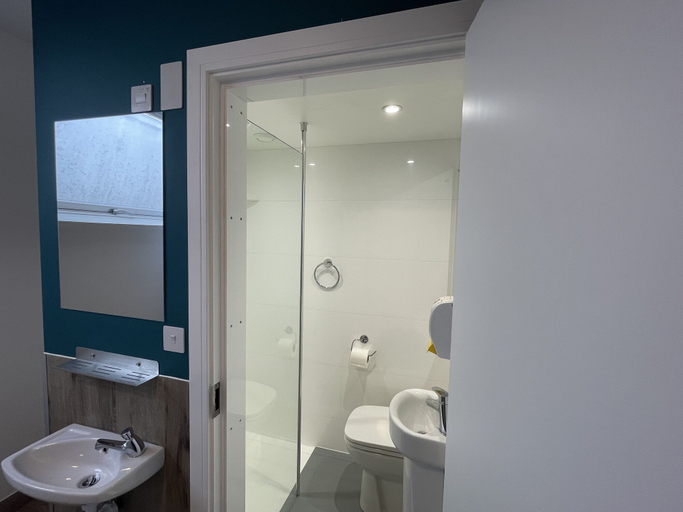 Bathroom 5, Smart Camden Inn Hostel, London