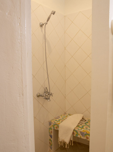 Bathroom 4, dar Yessine, Hergla
