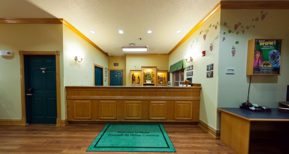 Public Area 2, Country Inn & Suites by Radisson, Salina, KS, Saline