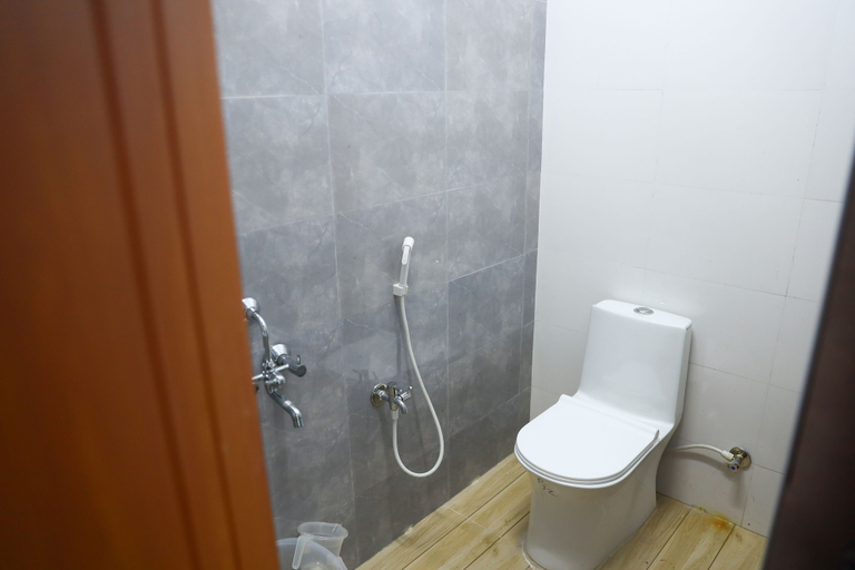 Bathroom 4, SS Grand, Viluppuram
