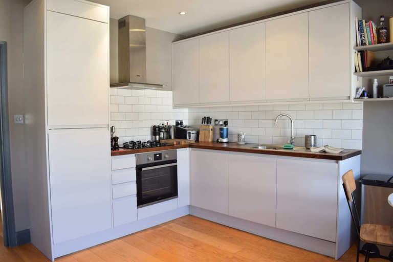 Others 2, Contemporary 2BD Flat 4 Mins to Finsbury Park!, London