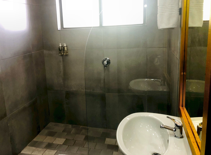 Bathroom 5, Elephant Springs Hotel, Waterberg