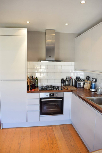 Others 5, Contemporary 2BD Flat 4 Mins to Finsbury Park!, London