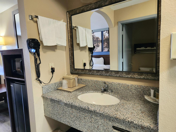 Bathroom 4, Days Inn by Wyndham Rosenberg, Fort Bend