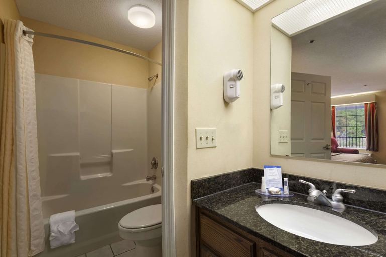 Bathroom 4, Baymont by Wyndham Dublin, Laurens