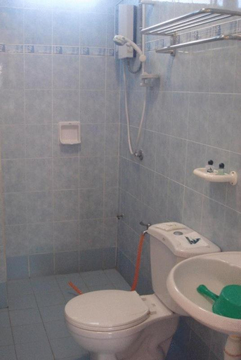 Bathroom 3, Marina Cove Resort, Manjung