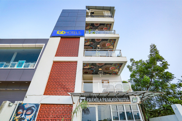 Exterior & Views