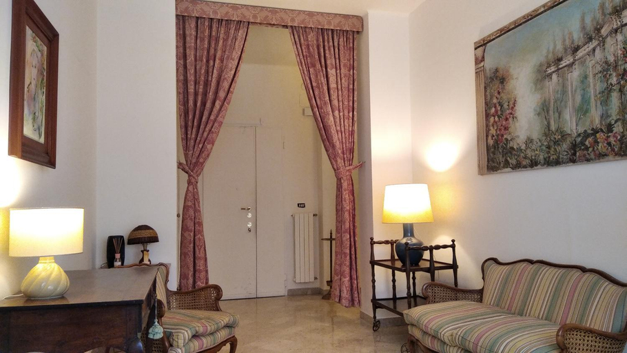 Others 4, Piccinni house, Bari
