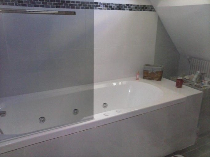 Bathroom, maison du Herisson, Aisne