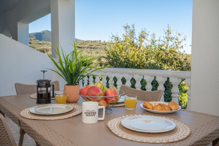 Food & Drinks, Kamara Apartments, Ionian Islands