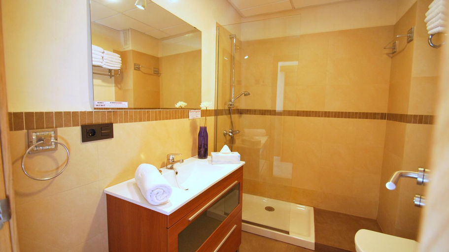 Bathroom 3, Living-Sevilla Apartments San Lorenzo, Sevilla