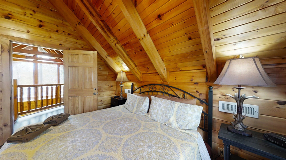 Bedroom 2, Pure Country, Sevier