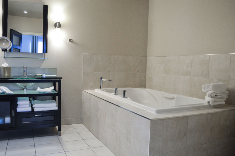 Bathroom 5, Sterling Inn & Spa - an Ontario's Finest Inn, Niagara