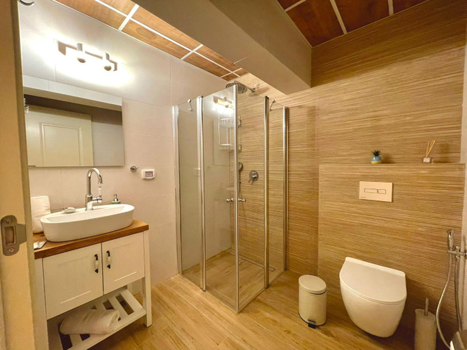 Others 5, Ran suites