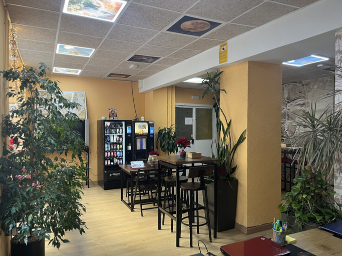 Food & Drinks 5, DEBOD HOSTEL, Madrid