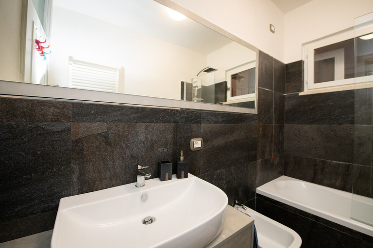 Bathroom 3, Appartamento Giada, Brescia
