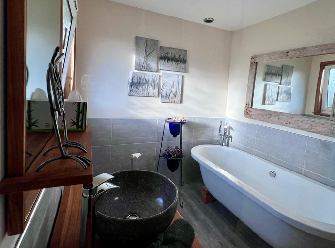 Bathroom 2, SEAcroft Licensed B&B and Restaurant, Eilean Siar