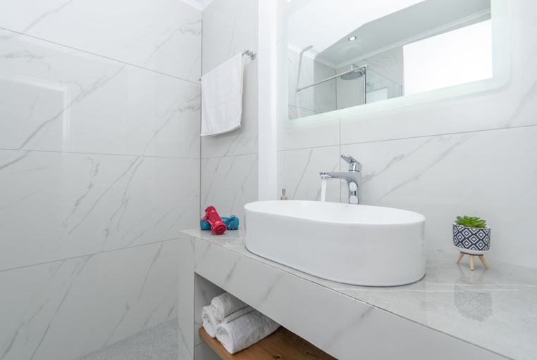 Bathroom 4, Kamara Apartments, Ionian Islands