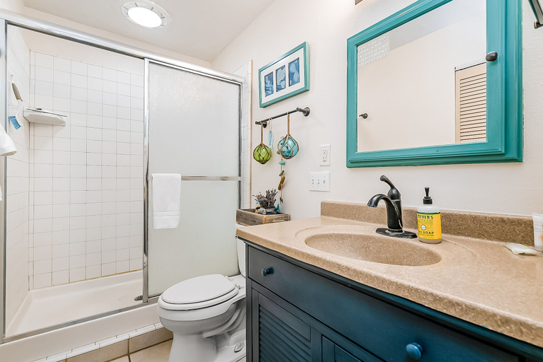 Bathroom 3, Wavecrest, Maui