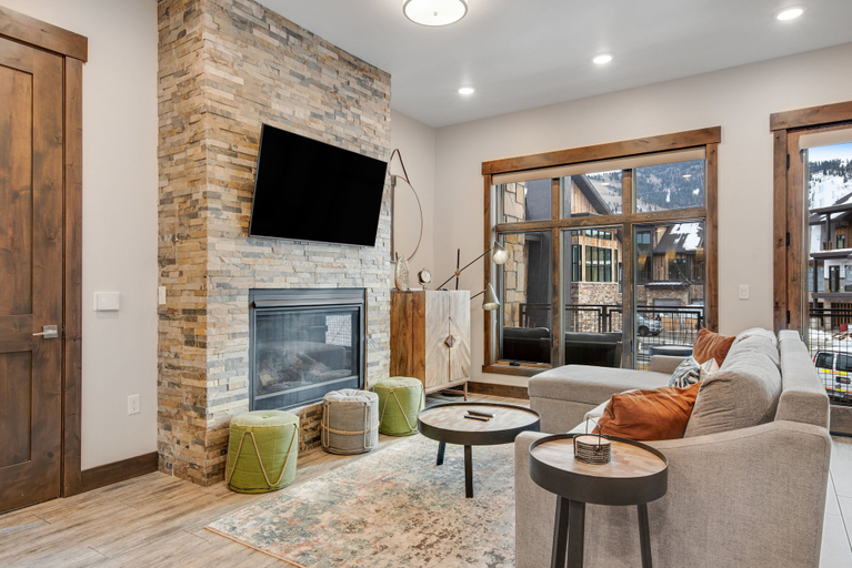 Others 5, Blackstone By Lespri Management, Summit