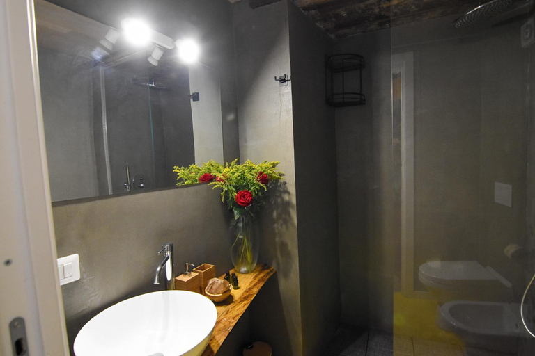 Bathroom 3, art domus Naples, Napoli