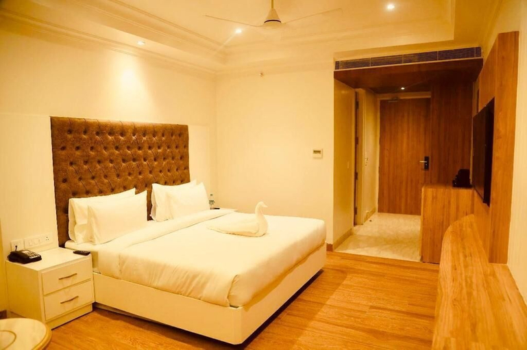 Bedroom 3, Sapphire Sky Hotel, Dehradun