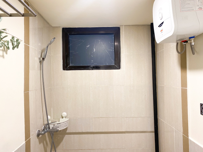 Bathroom 5, Restful and Cozy Living 2BR Meikarta Apartment By Travelio, Cikarang
