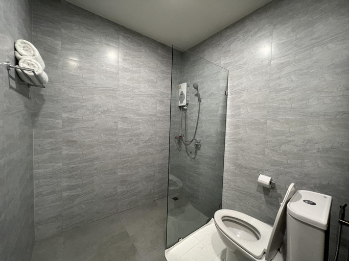 Bathroom 3, Super Highway Hotel, Ban Lat