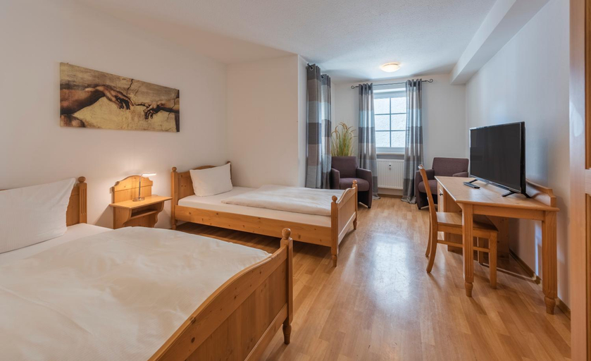 Bedroom 2, Hotel Wirt z´ Engelsberg, Traunstein