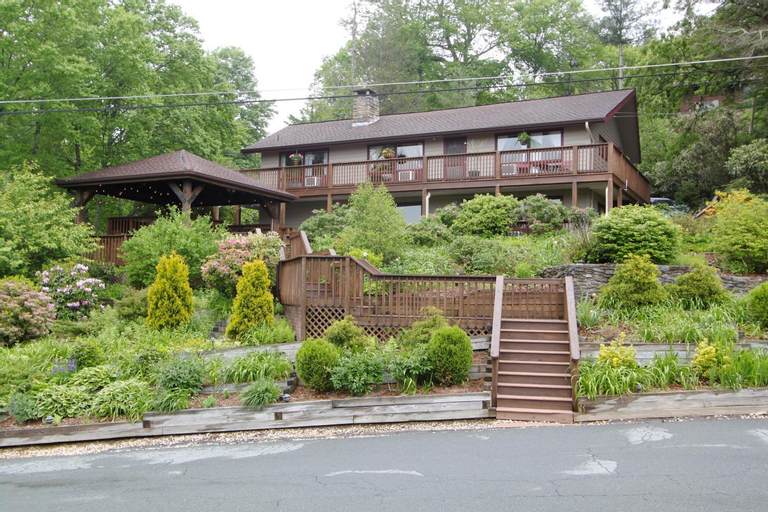 Cliff Dwellers Inn, Watauga