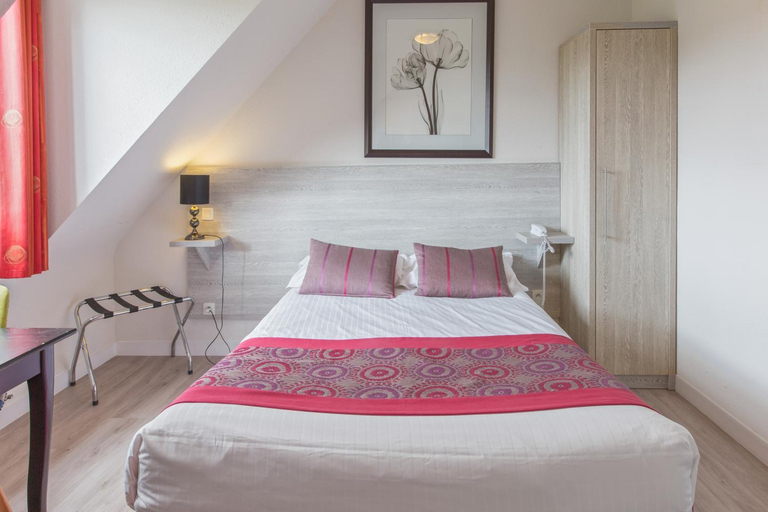 Bedroom 3, Inter-Hotel Les 4 Salines, Ille-et-Vilaine