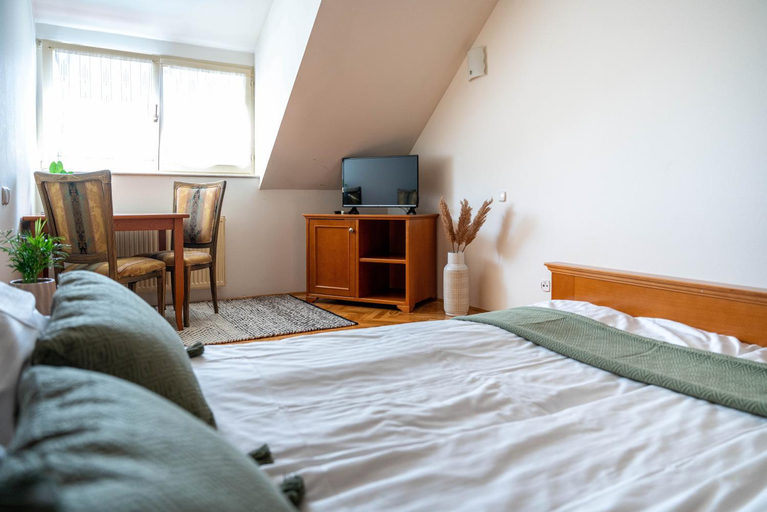 Others 3, LAGOJA b&b, Trzin