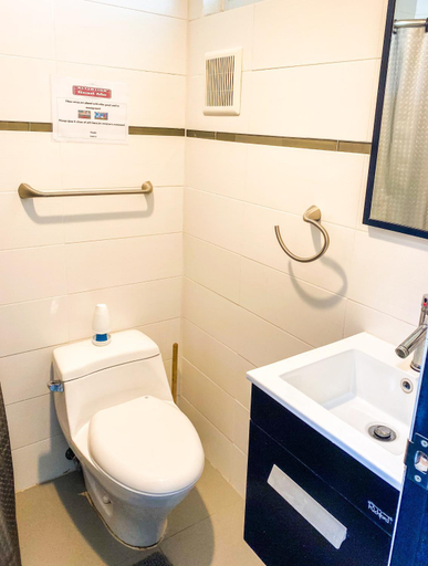 Bathroom 3, Isla Verde By The Beach Guest House