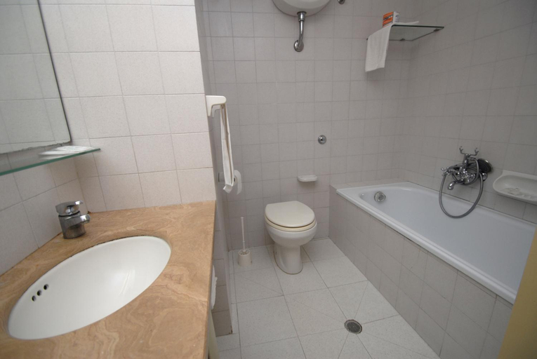 Bathroom 4, Hotel Baia Del Sorriso, Livorno