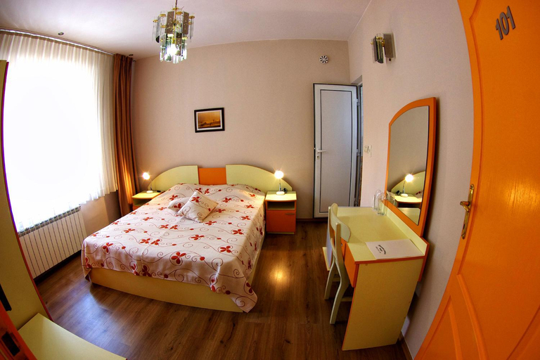 Others 3, Приятелската къща, Velingrad